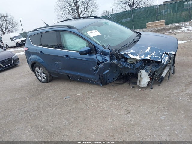 1FMCU9GD9JUC24100 Ford ESCAPE SE