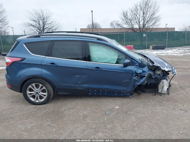 1FMCU9GD9JUC24100 Ford ESCAPE SE