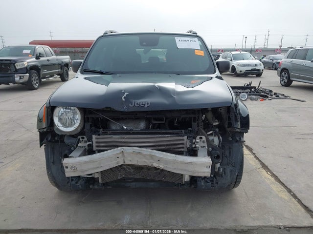 ZACNJCBB9MPM52738 Jeep Renegade Latitude Fwd