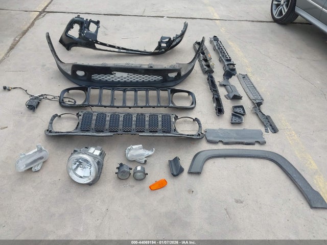 ZACNJCBB9MPM52738 Jeep Renegade Latitude Fwd