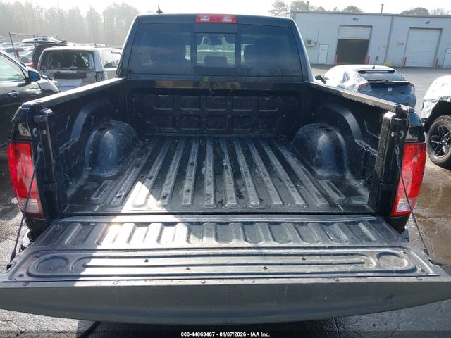 44069467 :رقم المزاد ، 1C6RR7LT8JS276287 vin ، 2018 Ram 1500 Big Horn  4x4 5'7 Box مزاد بيع