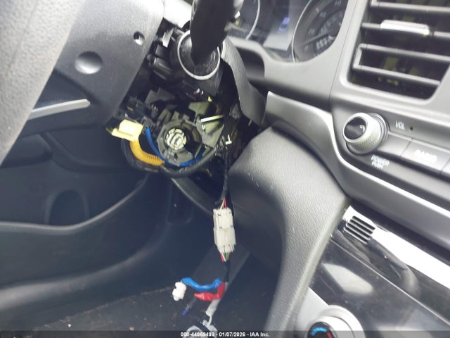 5NPD84LF2LH589819 Hyundai ELANTRA SEL