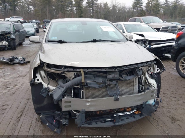 1G1ZD5ST2NF176092 Chevrolet Malibu Fwd Lt