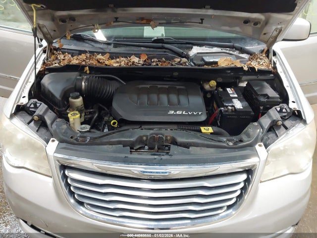 2011 Chrysler Town & Country Touring მანქანა იყიდება აუქციონზე, vin: 2A4RR5DG2BR704074, აუქციონის ნომერი: 44069550