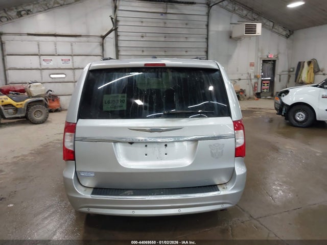 2011 Chrysler Town & Country Touring მანქანა იყიდება აუქციონზე, vin: 2A4RR5DG2BR704074, აუქციონის ნომერი: 44069550