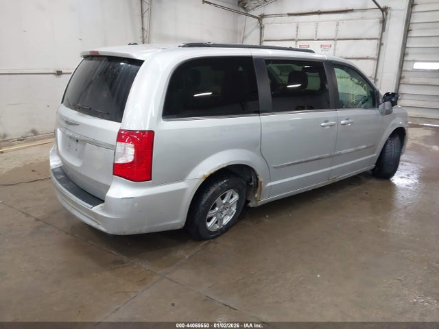 2011 Chrysler Town & Country Touring მანქანა იყიდება აუქციონზე, vin: 2A4RR5DG2BR704074, აუქციონის ნომერი: 44069550