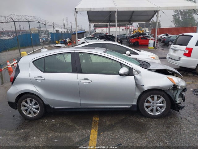Продаж на аукціоні авто 2017 Toyota Prius C Three, vin: JTDKDTB34H1593390, номер лоту: 44069553