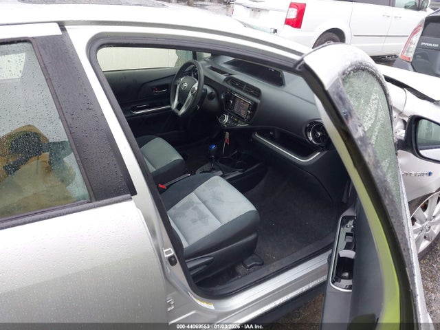 Продаж на аукціоні авто 2017 Toyota Prius C Three, vin: JTDKDTB34H1593390, номер лоту: 44069553