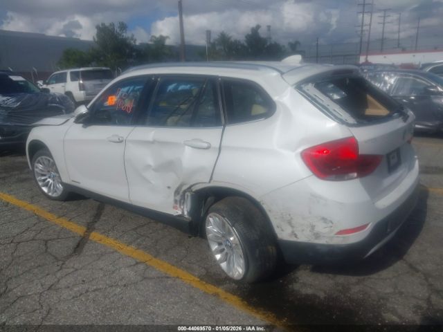 2015 BMW X1 WBAVM1C50FV498006 Photo 2