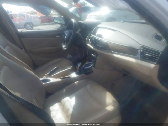 2015 BMW X1 WBAVM1C50FV498006 Photo 4