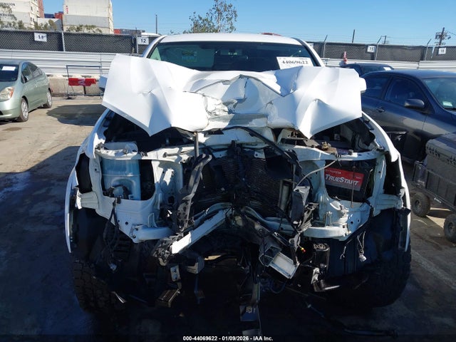 5TFAX5GN0HX101945 Toyota Tacoma Sr5