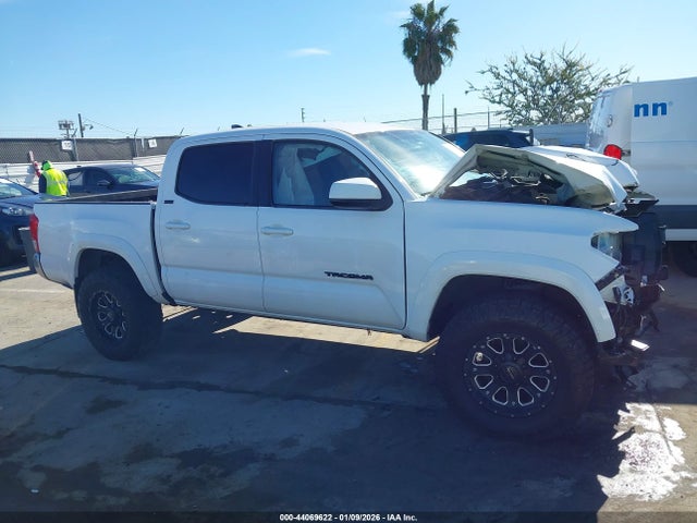 5TFAX5GN0HX101945 Toyota Tacoma Sr5