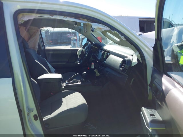 5TFAX5GN0HX101945 Toyota Tacoma Sr5