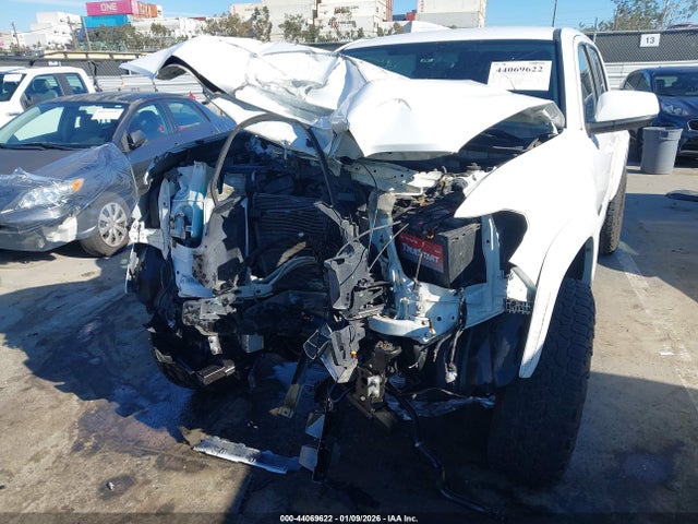 5TFAX5GN0HX101945 Toyota Tacoma Sr5