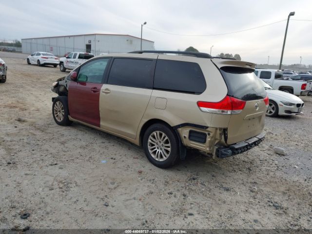 2011 TOYOTA SIENNA 5TDYK3DCXBS124148 Photo 2