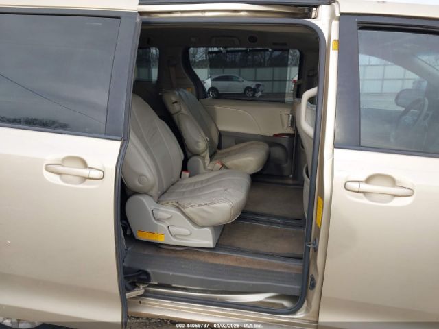 2011 TOYOTA SIENNA 5TDYK3DCXBS124148 Photo 7