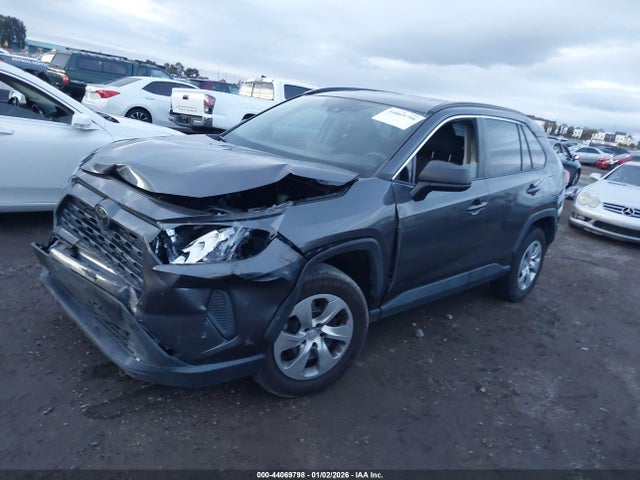 Toyota RAV4 LE 2021 2T3H1RFV4MW143025 Image 2