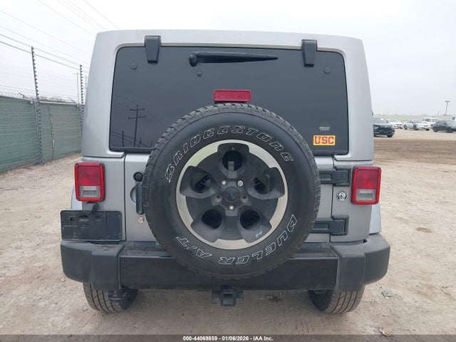 1C4HJWEG4EL214584 Jeep Wrangler Unlimited Polar Edition