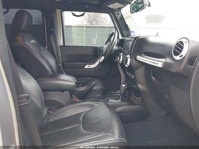 1C4HJWEG4EL214584 Jeep Wrangler Unlimited Polar Edition