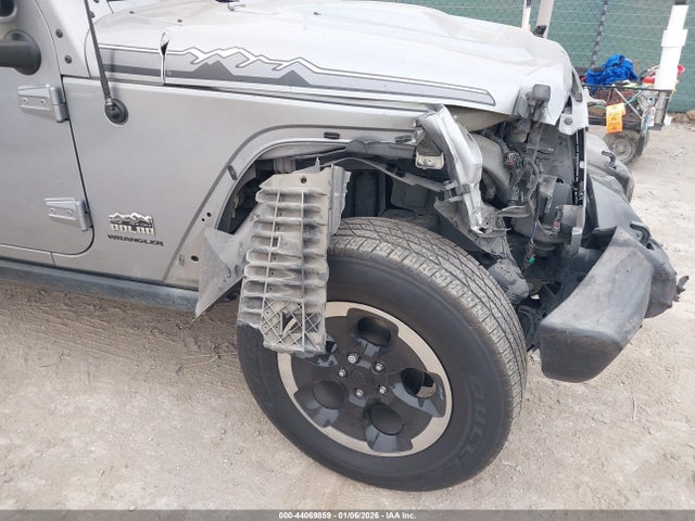 1C4HJWEG4EL214584 Jeep Wrangler Unlimited Polar Edition