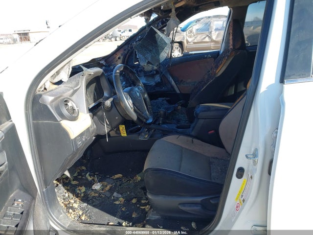 JTMWFREV7JJ740884 Toyota Rav4 Xle