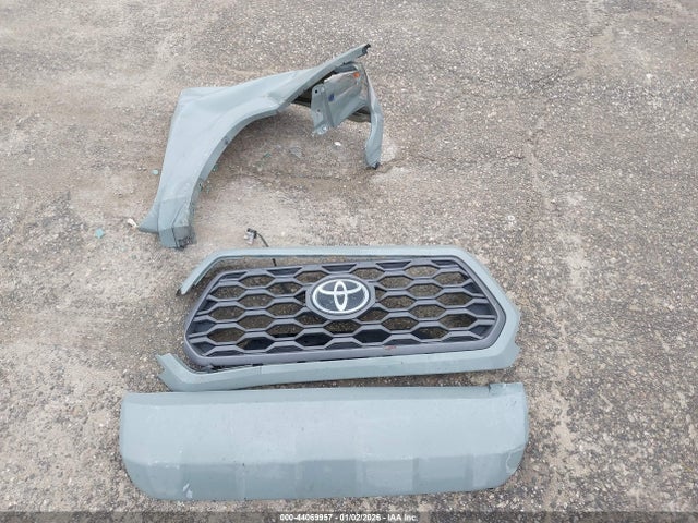 3TMBZ5DN8NM033799 Toyota Tacoma Trd Sport