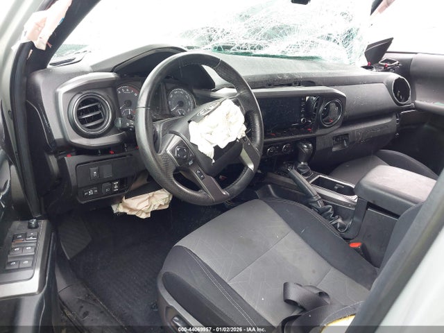 3TMBZ5DN8NM033799 Toyota Tacoma Trd Sport