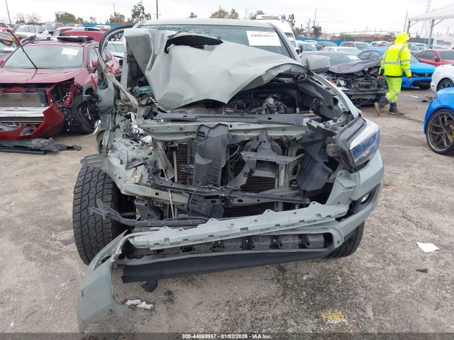 3TMBZ5DN8NM033799 Toyota Tacoma Trd Sport