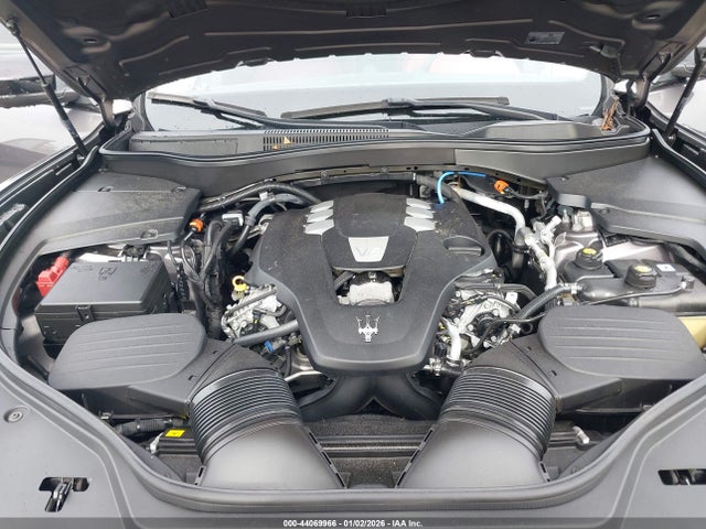 2022 MASERATI LEVANTE ZN661XUA8NX402686 Photo 9