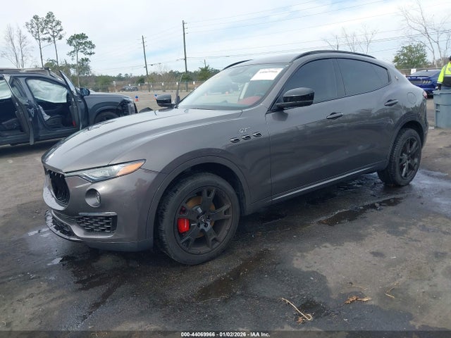 2022 MASERATI LEVANTE ZN661XUA8NX402686 Photo 1