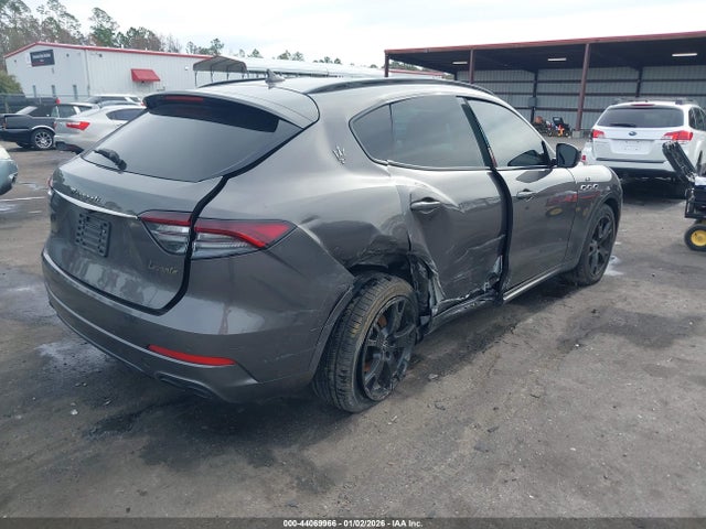 2022 MASERATI LEVANTE ZN661XUA8NX402686 Photo 3