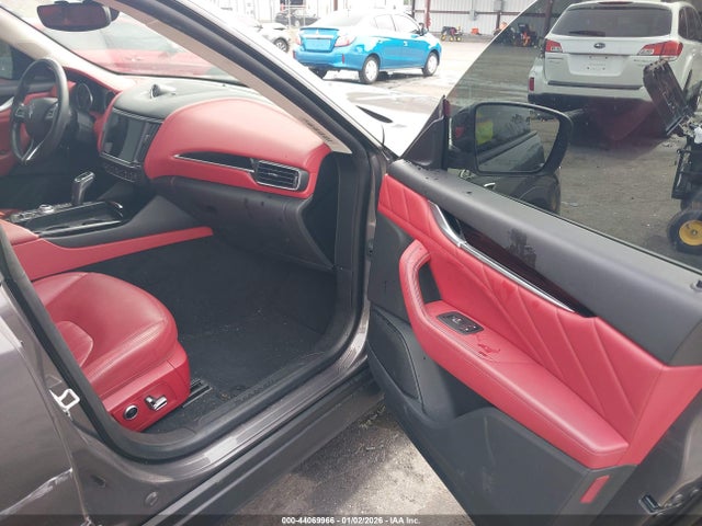 2022 MASERATI LEVANTE ZN661XUA8NX402686 Photo 4
