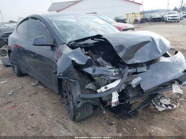 2024 TESLA MODEL Y 7SAYGDEF5RA330539