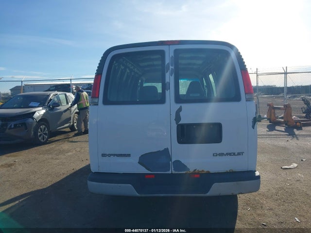 44070137 :رقم المزاد ، 1GCGG25RXX1076052 vin ، 1999 Chevrolet Express مزاد بيع