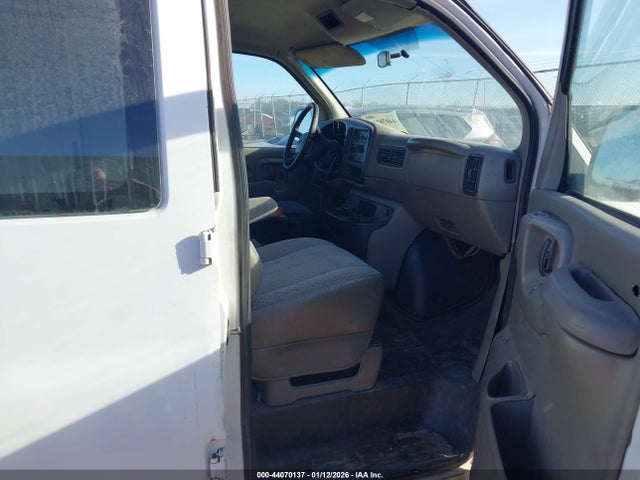 44070137 :رقم المزاد ، 1GCGG25RXX1076052 vin ، 1999 Chevrolet Express مزاد بيع