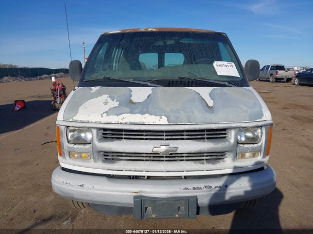 44070137 :رقم المزاد ، 1GCGG25RXX1076052 vin ، 1999 Chevrolet Express مزاد بيع