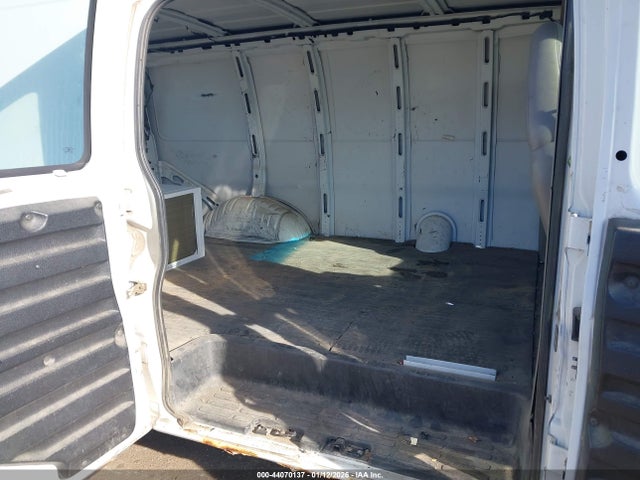 44070137 :رقم المزاد ، 1GCGG25RXX1076052 vin ، 1999 Chevrolet Express مزاد بيع