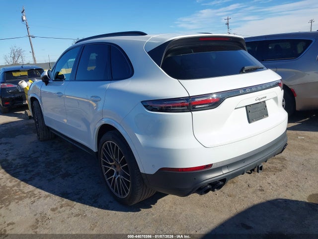 2022 PORSCHE CAYENNE WP1AA2AY7NDA05857 Photo 2