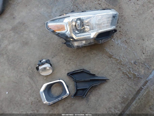 3TMGZ5AN8HM068406 Toyota Tacoma Limited