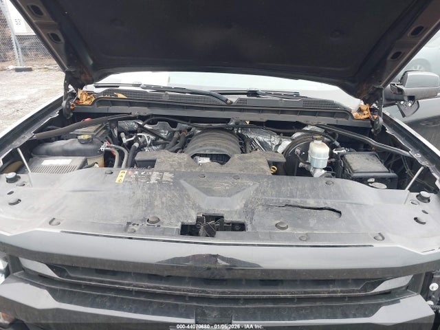 1GCVKREC0JZ113791 Chevrolet Silverado 1500 2lt