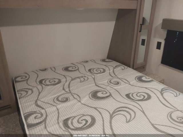 44070807 :رقم المزاد ، 4YDT28R29M7246288 vin ، 2021 Keystone Rv Hideout Luxury 28rks Travel Travel مزاد بيع