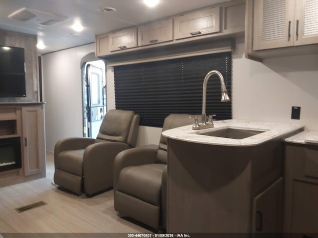 44070807 :رقم المزاد ، 4YDT28R29M7246288 vin ، 2021 Keystone Rv Hideout Luxury 28rks Travel Travel مزاد بيع