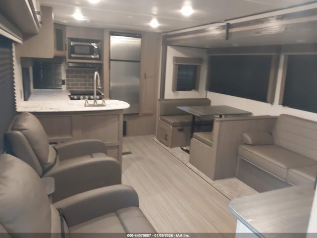 44070807 :رقم المزاد ، 4YDT28R29M7246288 vin ، 2021 Keystone Rv Hideout Luxury 28rks Travel Travel مزاد بيع
