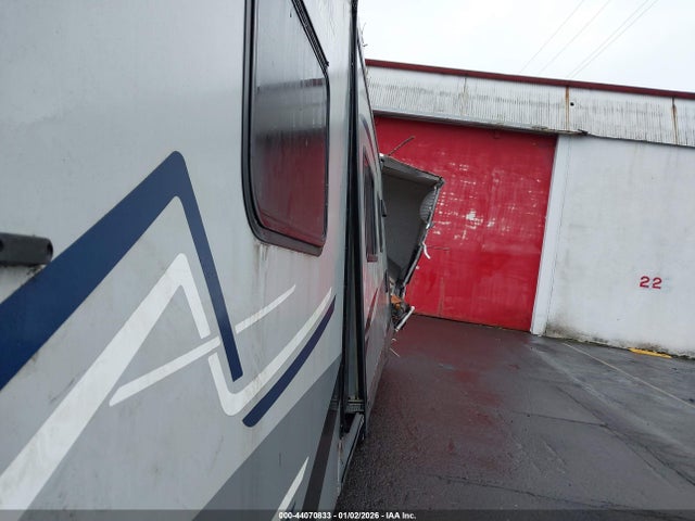 Coachmen Apex 2020 5ZT2CXUB0LS035519 Image 13