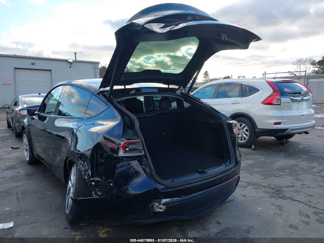 2023 TESLA MODEL Y 7SAYGDEE0PA044022 Photo 2