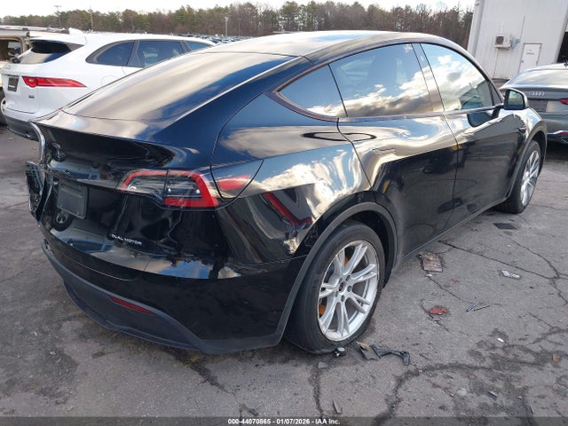 2023 TESLA MODEL Y 7SAYGDEE0PA044022 Photo 3