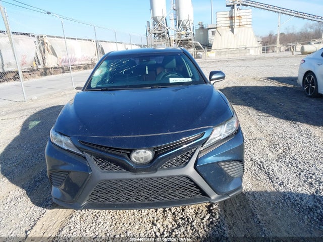 4T1B11HK2JU570475 Toyota CAMRY SE
