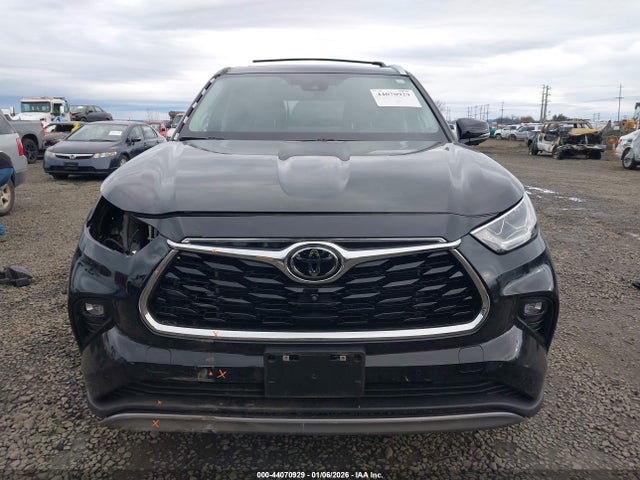 Toyota Highlander Platinum 2023 5TDKDRBH9PS039052 Image 13