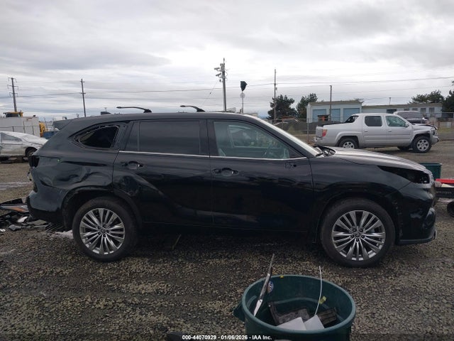 Toyota Highlander Platinum 2023 5TDKDRBH9PS039052 Image 14
