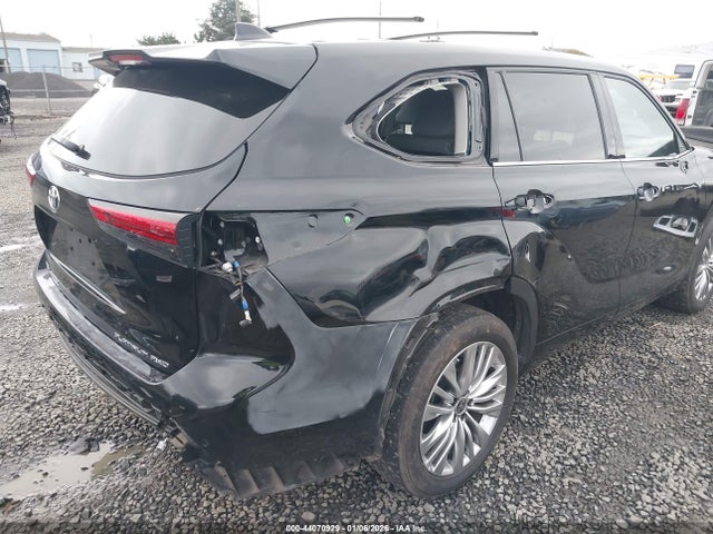 Toyota Highlander Platinum 2023 5TDKDRBH9PS039052 Image 18